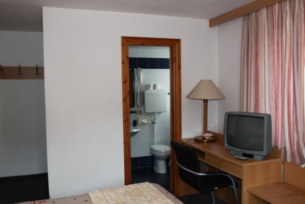 Hotel Genziana パッソ・ステルヴィオ エクステリア 写真